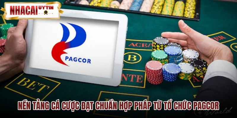 Mở trình duyệt Safari, truy cập vào link chuẩn của cổng game và chọn tải bản dành riêng cho iOS. Mở trình duyệt Safari, truy cập vào link chuẩn của cổng game và chọn tải bản dành riêng cho iOS.